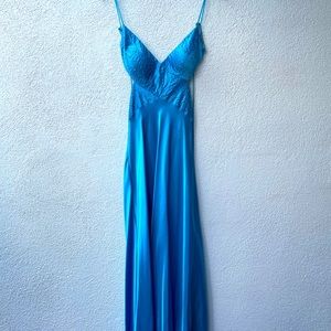 Caché prom dress size 2. Blue. Beaded.